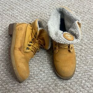 Timberland boots brown fleece  Boys sz 5.5 tan Boots
